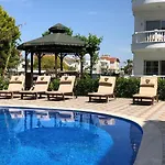 Belka Golf Luxury Poolside Appartamento *