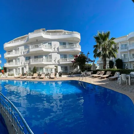Belka Golf Luxury Poolside Appartement