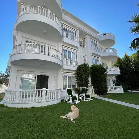 아파트 Belka Golf Luxury Poolside 베렉