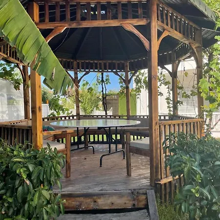 アパート Belka Golf Luxury Poolside ベレキ