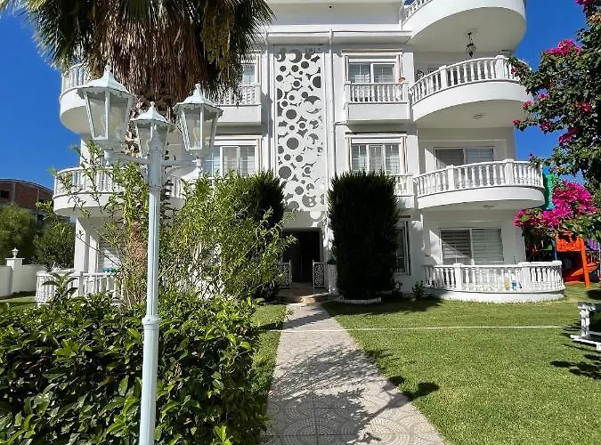 Belka Golf Luxury Poolside Apartmán
