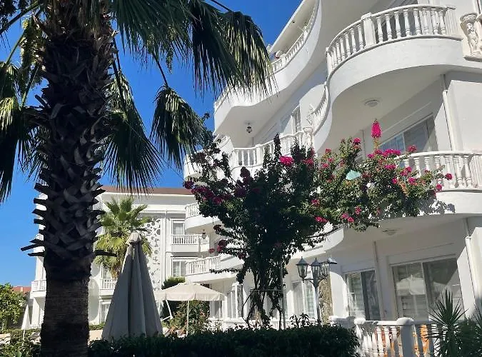 Belka Golf Luxury Poolside Apartmán *