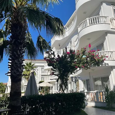 Belka Golf Luxury Poolside 公寓 *