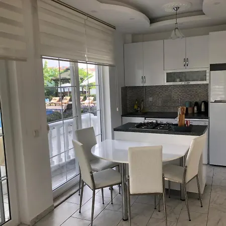 Belka Golf Luxury Poolside 公寓 *