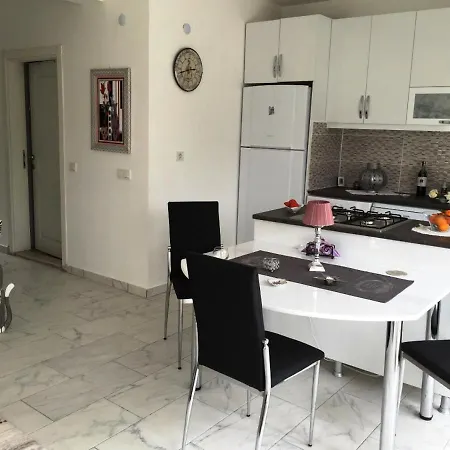 Belka Golf Luxury Poolside 公寓 *